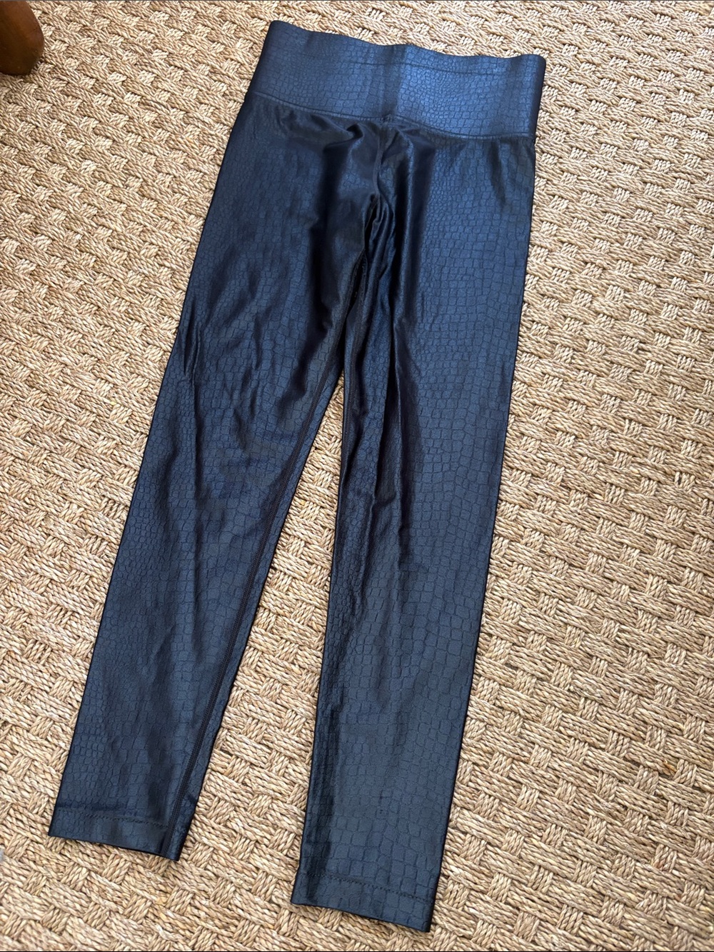 Carbon38  High-Waist Black Performance Leggings shiny snake pattern size small